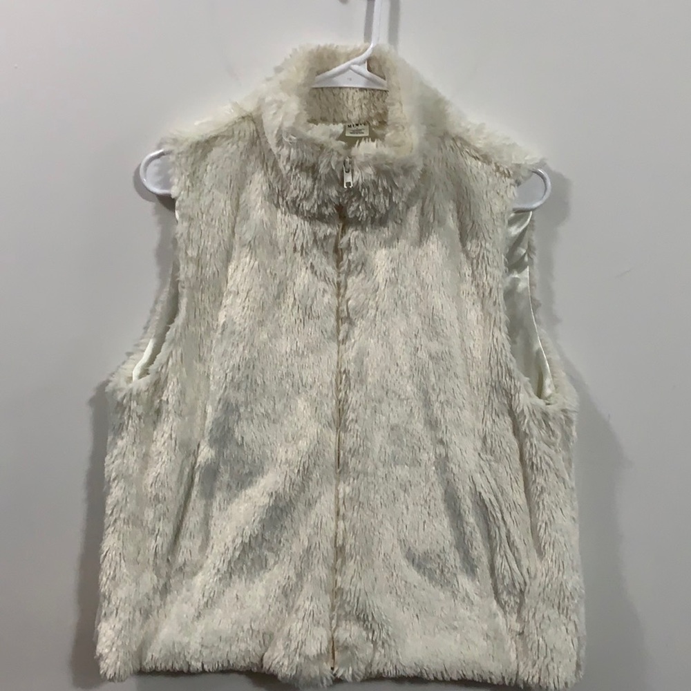Women’s Mixit Faux Fur Best with zipper and 2 pockets size L, good condition